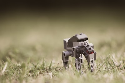 Gray robot during the day on the green grass of oblique photography
